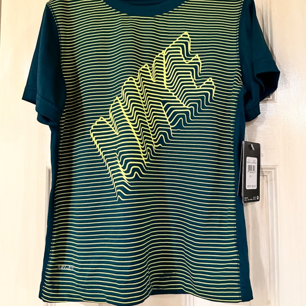 Nike Dri-fit Top NEW w Tags Boys size 7